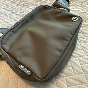 Lululemon Belt Bag 2L Grey Sage